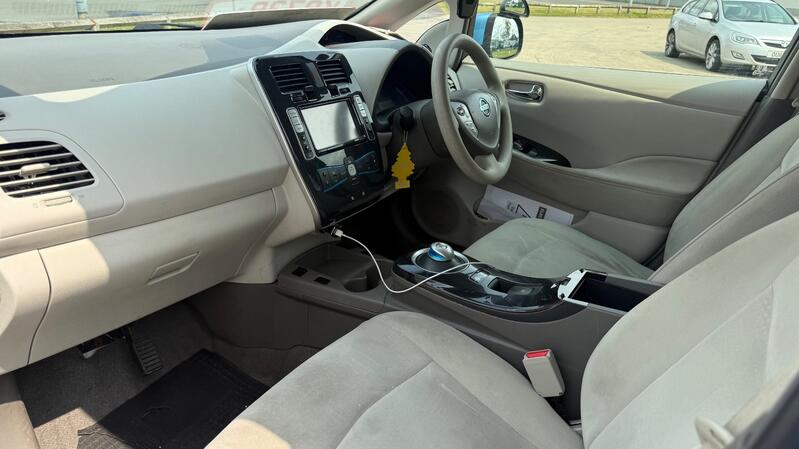 NISSAN LEAF