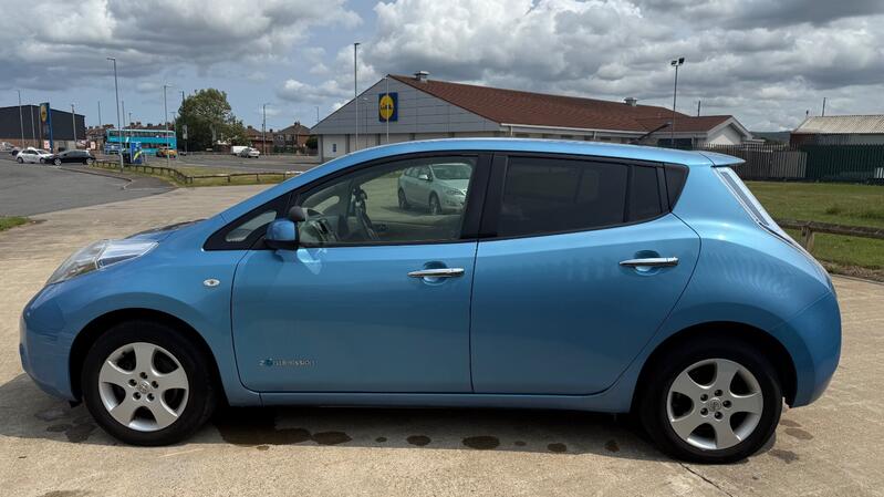 NISSAN LEAF